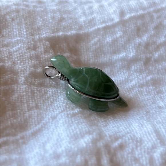 Jade and sterling silver turtle pendant - Picture 4 of 6